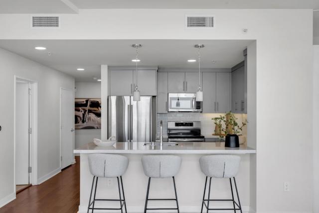 38 N Almaden Boulevard, San Jose CA: https://media.crmls.org/mediaz/c6277be0-e7ce-4c5a-96f6-3e0b45f2be32.jpg