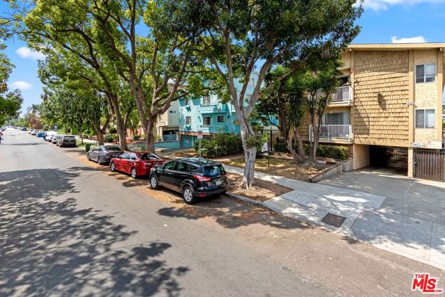 3329 Keystone Avenue, Los Angeles CA: https://media.crmls.org/mediaz/c627e246-86b5-4a18-890d-ce808c50c993.jpg