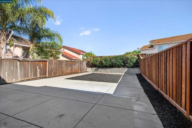 1758 Nandina Ct, Antioch CA: https://media.crmls.org/mediaz/c627f925-13e3-4f23-9eb7-d3779f69eec3.jpg