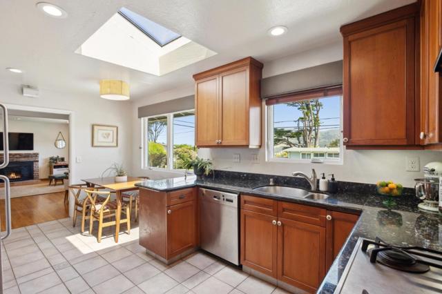 300 4th Street, Montara CA: https://media.crmls.org/mediaz/c6286384-ad82-47ee-967c-145305e71b19.jpg