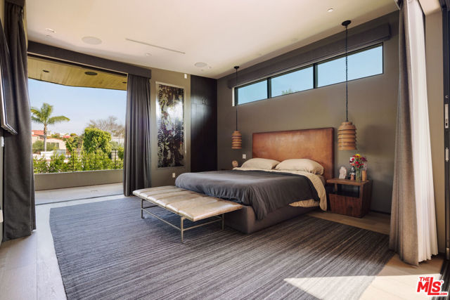 366 Huntley Drive, West Hollywood CA: https://media.crmls.org/mediaz/c628c02c-cc82-419f-82d5-798f4236cd8e.jpg