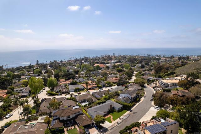 6018 Folsom Drive, La Jolla CA: https://media.crmls.org/mediaz/c628ef1f-b722-4f4a-885b-212f17765911.jpg