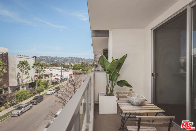 118 N Kings Road, Los Angeles CA: https://media.crmls.org/mediaz/c6291760-c2a1-45e4-b7e6-37f1c3a51e10.jpg