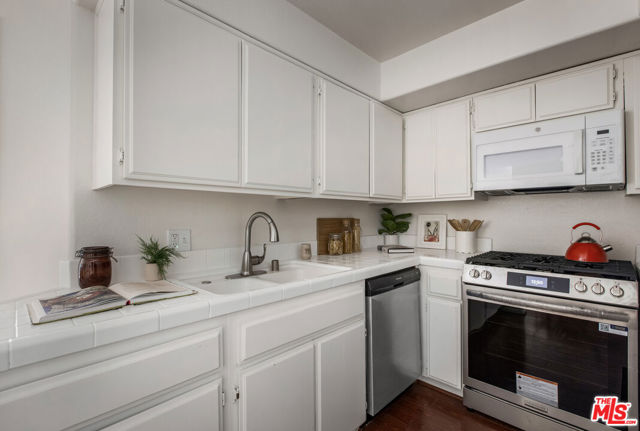 6140 Monterey Road, Los Angeles CA: https://media.crmls.org/mediaz/c6296c2c-7e00-4e79-9298-3bf3d216e85c.jpg