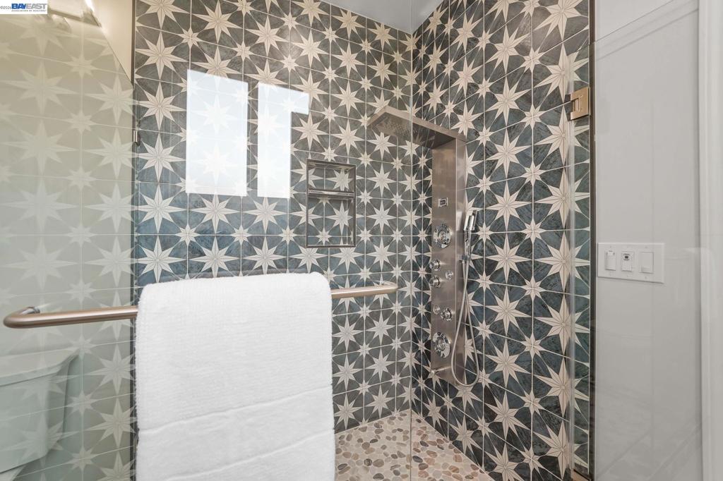 https://media.crmls.org/mediaz/c629c96b-1dae-4a45-9d3a-0dd6fdf67484.jpg?preset=X-Large
