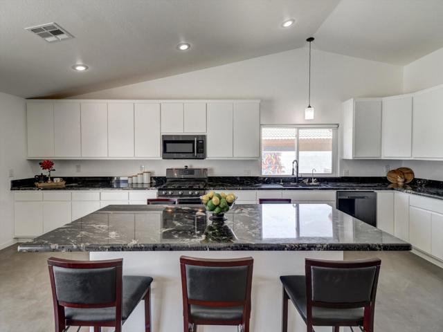 27420 Avenida Quintana, Cathedral City CA: https://media.crmls.org/mediaz/c629e66f-2122-4a30-9913-0ddf300b8f89.jpg