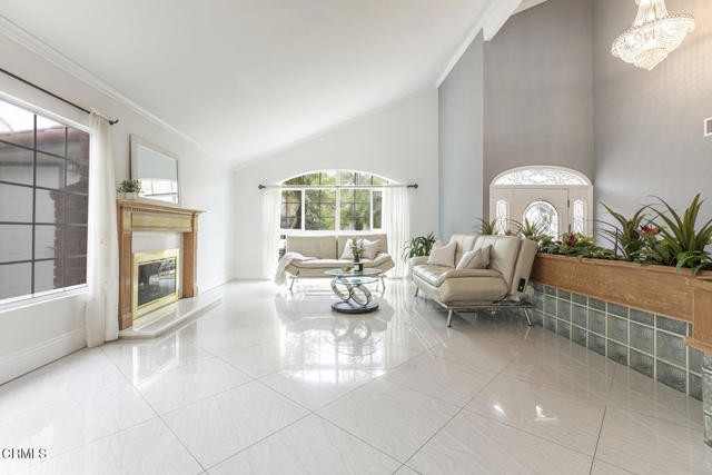 8857 Bluffdale Dr, Sun Valley CA: https://media.crmls.org/mediaz/c629fcc3-d65a-4a3c-b921-37530e85387f.jpg
