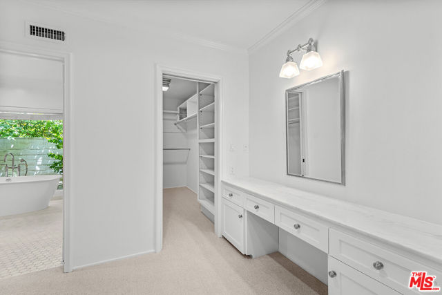 374 Homewood Road, Los Angeles CA: https://media.crmls.org/mediaz/c62a0b14-54ea-46ef-9efa-762ba05d2118.jpg