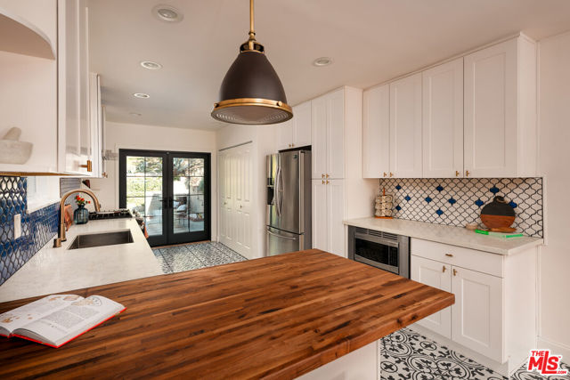 3639 Roderick Road photo 12