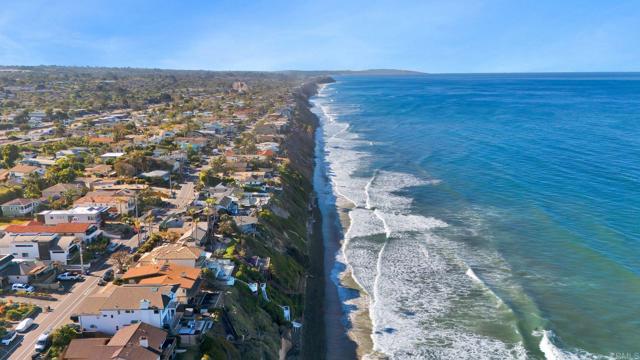 Detail Gallery Image 4 of 45 For 1629 Neptune Ave, Encinitas,  CA 92024 - 3 Beds | 3 Baths