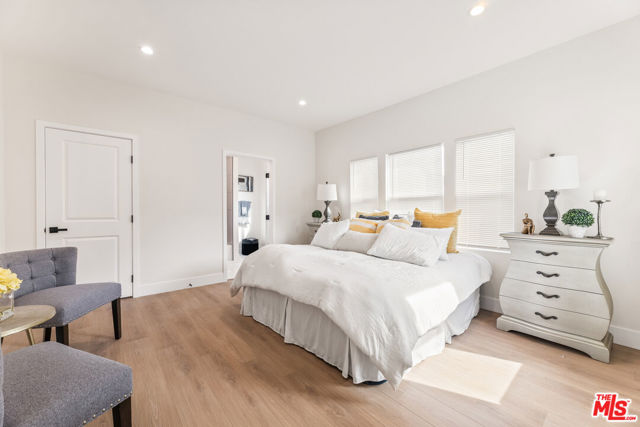 426 N Pacific Avenue, San Pedro CA: https://media.crmls.org/mediaz/c62b533b-427d-4044-844a-3c57b391d341.jpg