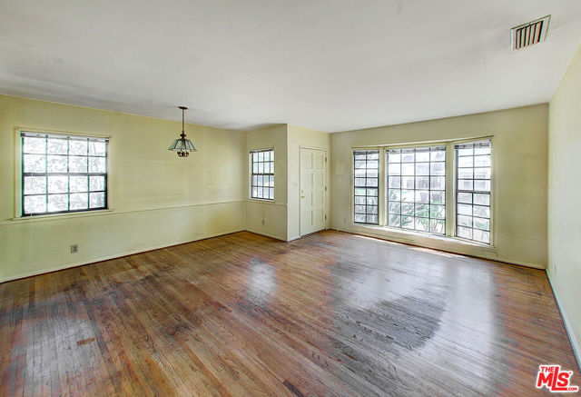 253 W El Sur Street, Monrovia CA: https://media.crmls.org/mediaz/c62ce749-edf8-44b9-aa6a-8abd8a5d9715.jpg