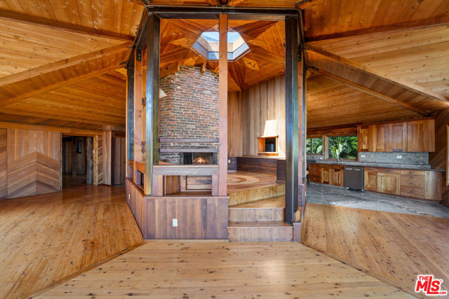 440 Mariposa Drive, Ventura CA: https://media.crmls.org/mediaz/c62d1e65-c531-4b32-94c8-b63ae96560f9.jpg