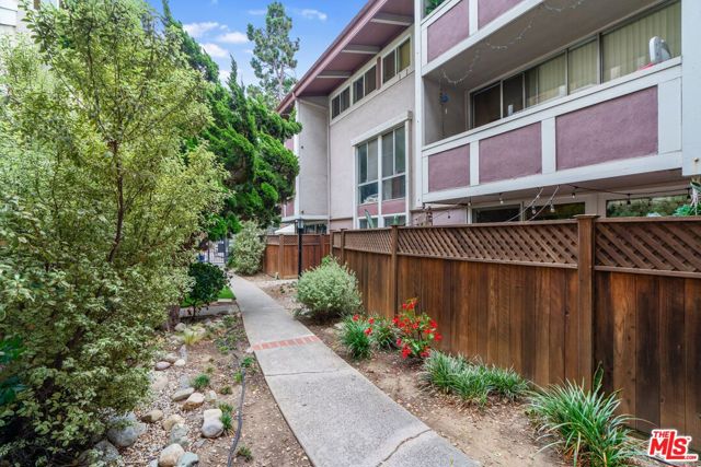 6505 GREEN VALLEY Circle, Culver City, California 90230, 2 Bedrooms Bedrooms, ,2 BathroomsBathrooms,Condominium,For Sale,GREEN VALLEY,24422901