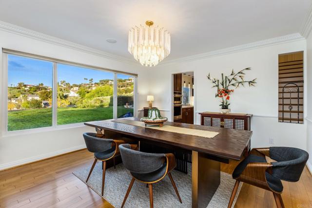 4400 Chaumont Road, Woodland Hills CA: https://media.crmls.org/mediaz/c62e03ad-20f7-4202-a04f-755e8f49c982.jpg