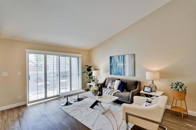 336 Shadow Run Drive, San Jose CA: https://media.crmls.org/mediaz/c62e584e-fa38-4a9a-b7a0-52ebb1701192.jpg