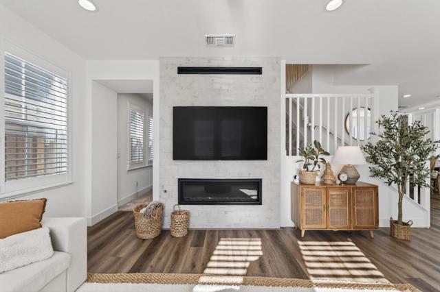 239 Bungalow Court, Marina CA: https://media.crmls.org/mediaz/c62ec2a0-a21b-437f-a415-11e80de27a0b.jpg