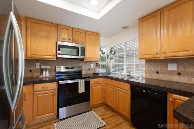 3270 W Fox Run Way, San Diego CA: https://media.crmls.org/mediaz/c62ef952-7eeb-4e0e-b15a-e40220947df2.jpg