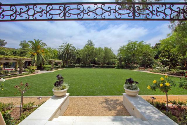 15651 Puerta Del Sol, Rancho Santa Fe CA: https://media.crmls.org/mediaz/c62efa83-20de-477d-bf38-2f3d56239043.jpg