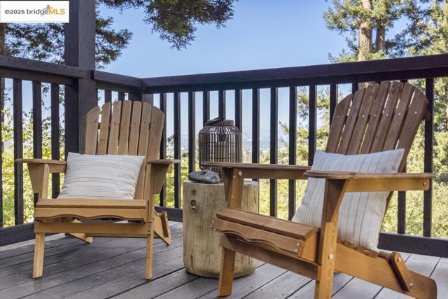 1398 Scenic Ave, Berkeley CA: https://media.crmls.org/mediaz/c62f2026-c1dd-4010-9479-dbf3e58c5d7d.jpg