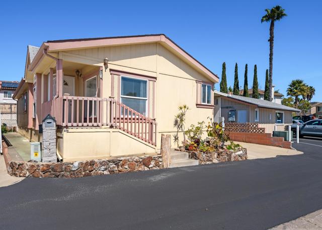 328 Killdeer, Oceanside CA: https://media.crmls.org/mediaz/c62f936d-ce5a-439c-96fe-024646e3dda8.jpg