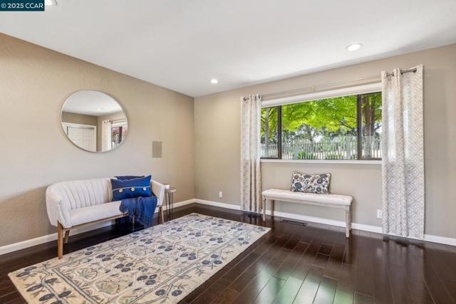 700 Golf Club Way, Pleasant Hill CA: https://media.crmls.org/mediaz/c62f9d79-2a66-4eb3-8b9b-469384d28a01.jpg