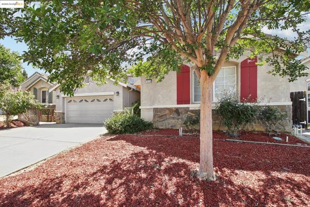 1838 Buck Mountain Ct, Antioch CA: https://media.crmls.org/mediaz/c62fd5db-67f4-47da-834c-d72b8e8822f9.jpg