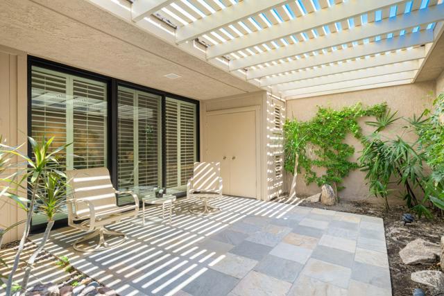 6 Oxford Court, Rancho Mirage CA: https://media.crmls.org/mediaz/c62fe2c3-7ebd-4312-aa44-139a1258087c.jpg