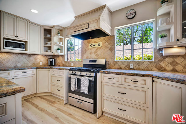 5252 Vanalden Avenue, Tarzana CA: https://media.crmls.org/mediaz/c63074e9-b606-43da-8929-aae0e4e67fb2.jpg