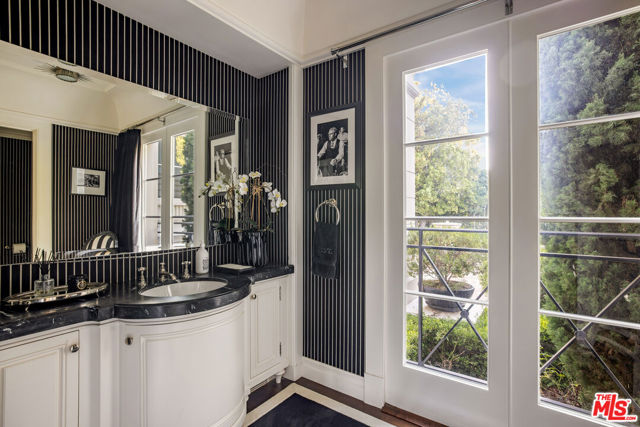 Drew Fenton | 10847 Bellagio Road Los Angeles CA | MLS: 7449719 Drew Fenton | 10847 Bellagio Road Los Angeles CA | MLS: 7449719