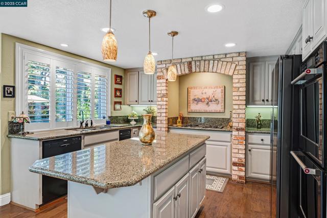 100 Chadbourne Dr, Danville CA: https://media.crmls.org/mediaz/c631203f-f2dd-435e-b87e-e05970b578d9.jpg