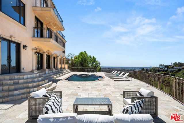 8027 Floral Avenue, Los Angeles CA: https://media.crmls.org/mediaz/c631398e-28c9-4e27-8fe4-71e5a8d2f4b2.jpg