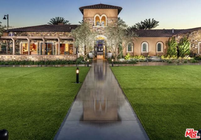 20659 W Beech Circle, Porter Ranch CA: https://media.crmls.org/mediaz/c6317ce9-7a2c-4430-b54a-f6cf666612b1.jpg