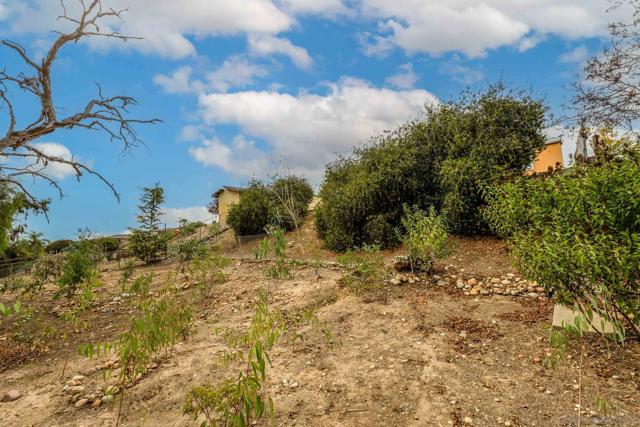 6763 Hibiscus Dr, Lemon Grove CA: https://media.crmls.org/mediaz/c6323072-578b-46c6-a49c-e6bab006ed1d.jpg