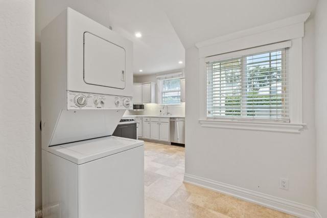 711 Laurel Avenue, Burlingame CA: https://media.crmls.org/mediaz/c6324e04-f259-4a64-af7c-6fce385b499c.jpg