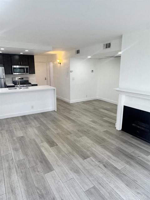 1550 N Fuller Avenue, Hollywood CA: https://media.crmls.org/mediaz/c6326776-75e6-499a-bec2-496f38beb54c.jpg