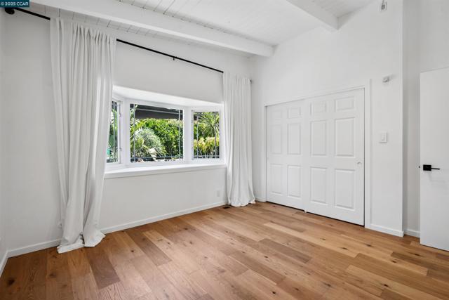 5915 ALHAMBRA AVE, Oakland CA: https://media.crmls.org/mediaz/c632d0ba-55c5-40cd-882c-37d03db7f098.jpg