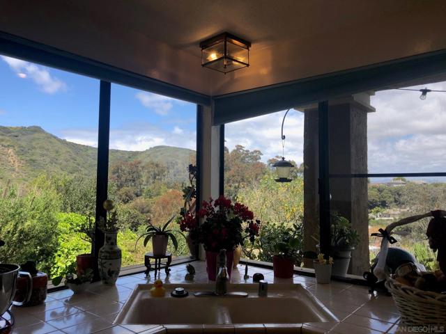6645 Caminito Scioto, La Jolla CA: https://media.crmls.org/mediaz/c632d27a-c6b7-4c46-84ec-34c6ae00a522.jpg