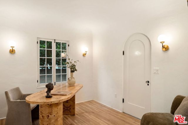 950 N Holliston Avenue, Pasadena CA: https://media.crmls.org/mediaz/c6331d23-c229-4de4-b8d8-e86d816fbfea.jpg