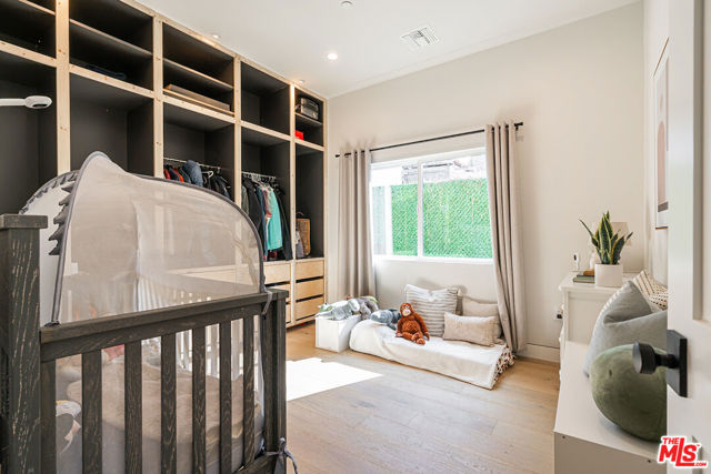3076 Glenhurst Avenue, Los Angeles CA: https://media.crmls.org/mediaz/c633436d-c4fb-4329-859a-0475677db5b0.jpg