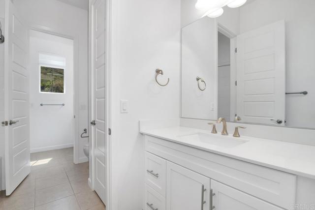 Detail Gallery Image 32 of 46 For 1733 Lemonadeberry Ln, Vista,  CA 92084 - 5 Beds | 3/1 Baths