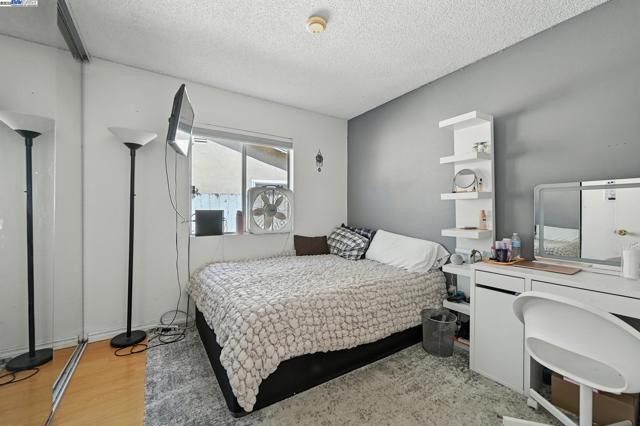 10293 Covina Pl, San Diego CA: https://media.crmls.org/mediaz/c633d14b-5d4e-4465-a480-f02c8a41c808.jpg