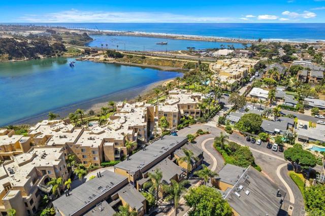 801 Kalpati Circle, Carlsbad CA: https://media.crmls.org/mediaz/c6342a06-e982-486f-985a-c4fbd694ad48.jpg