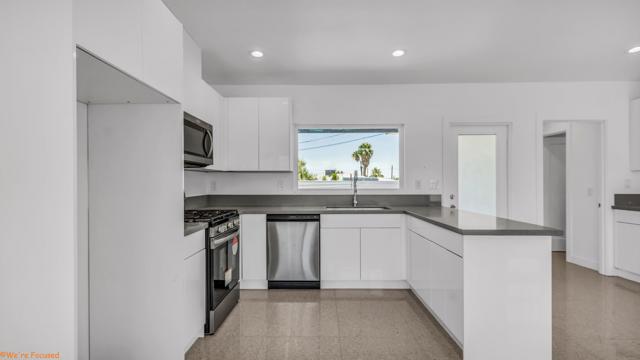 567 W Sunview Avenue, Palm Springs CA: https://media.crmls.org/mediaz/c6342f11-4787-4e8e-a17f-6f9b0048a391.jpg