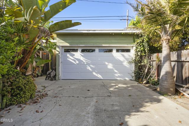 1727 San Nicholas Street, Ventura CA: https://media.crmls.org/mediaz/c6355bc4-9c89-4139-b067-2eed797579a1.jpg