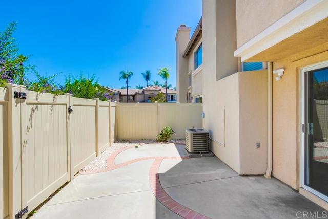 4620 Los Alamos Way, Oceanside CA: https://media.crmls.org/mediaz/c635ed32-2d0e-4cd1-ab2d-18004ed7b1e7.jpg