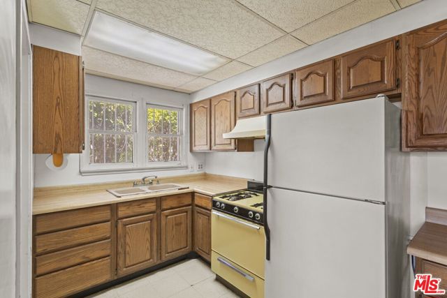 4030 Boise Avenue, Los Angeles CA: https://media.crmls.org/mediaz/c636793d-83bb-4066-89cc-8160d732d821.jpg