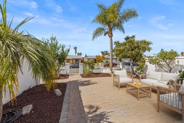 Detail Gallery Image 6 of 65 For 11153 Acaso Way, –,  CA 92126 - 4 Beds | 3 Baths