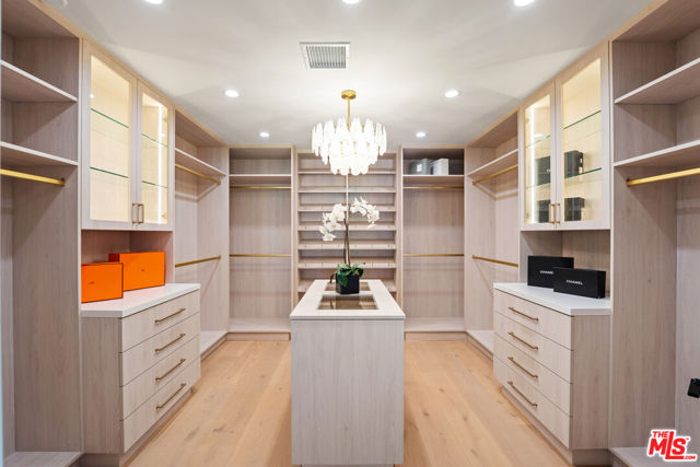 20215 Lorenzana Drive, Woodland Hills CA: https://media.crmls.org/mediaz/c6368c3b-55a4-4053-80ae-8a2df4305382.jpg