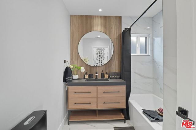 9710 S 8th Avenue, Inglewood CA: https://media.crmls.org/mediaz/c636bee6-7d28-4504-a4b4-475f982fd5e1.jpg
